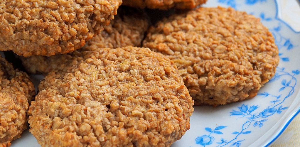 Ciasteczka owsiane z jabłkiem i cynamonem