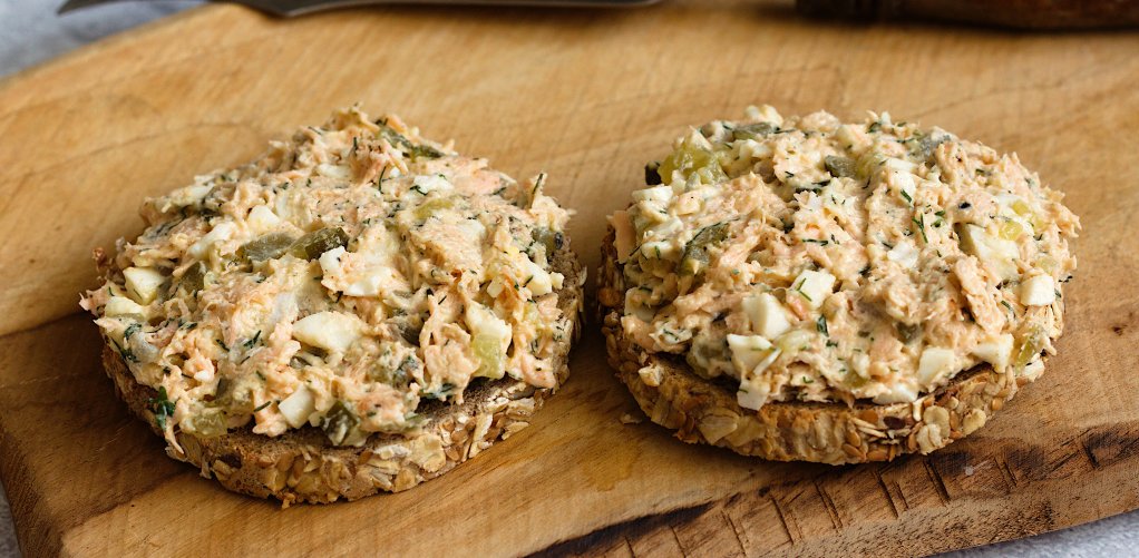 Pasta z pieczonego łososia z koperkiem