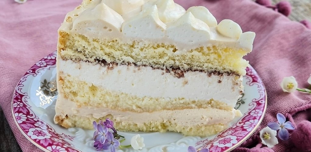 Torcik z kremem śmietankowo-kawowym