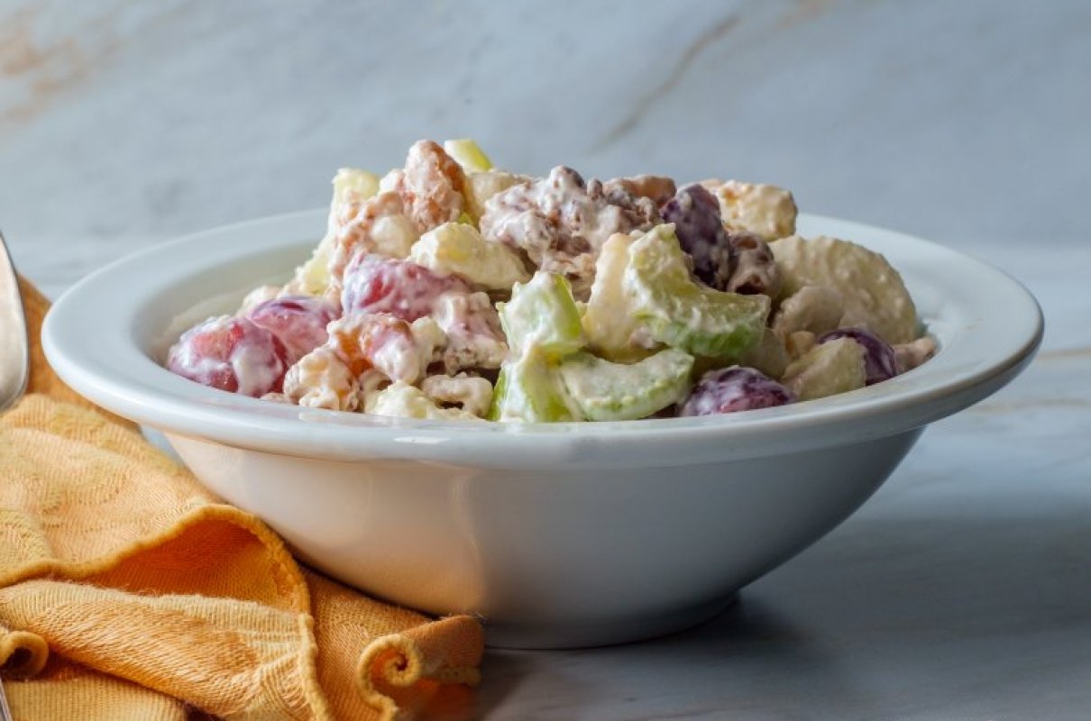 Sałatki z selera naciowego. Pełne witamin, na kolacje i śniadania