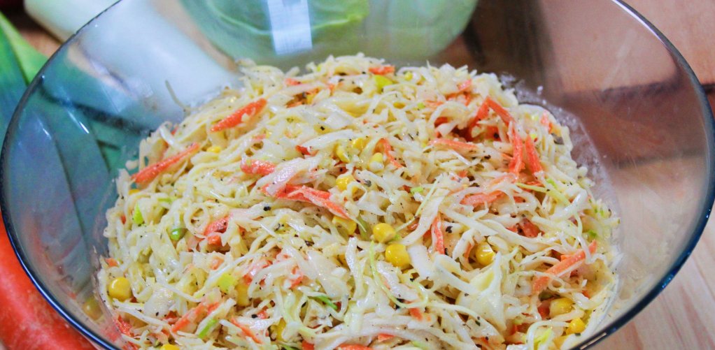 Szybka surówka z białej kapusty