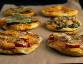 Minipizze na kruchym cieście. Idealna przekąska na imprezę