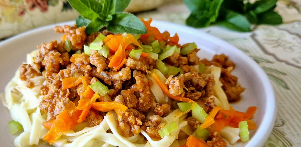 Makaron z sosem pomidorowym