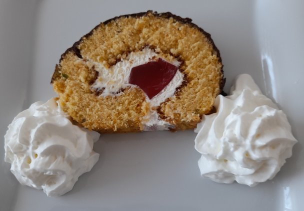 Rolada marchewkowo - orzechowa