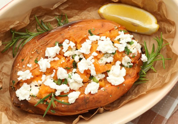 Pieczone bataty z fetą