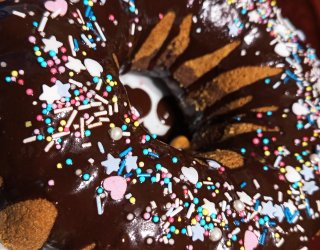 Babka piaskowa na majonezie z kakao i polewą kakaową