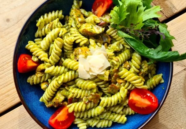 Makaron fusili z domowym pesto