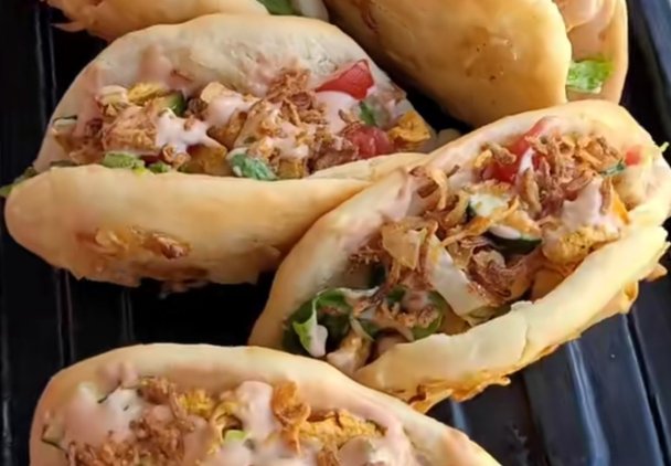 Bułki cebulowe z kurczakiem