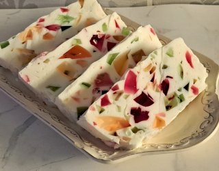 Prosty deserek z jogurtów.