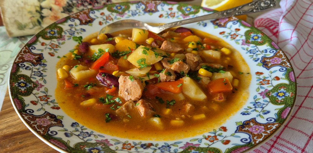 Zupa meksykańska gulaszowa