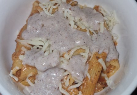 Zapiekany makaron z pomidorkami, podwójną mozzarellą i domowym beszamelem