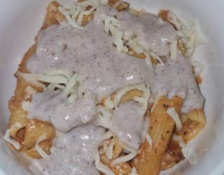 Zapiekany makaron z pomidorkami, podwójną mozzarellą i domowym beszamelem