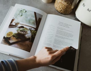 Najlepsze książki kucharskie 2025: co wnosiły poza przepisami