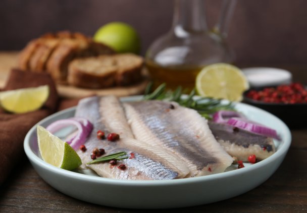 Dlaczego warto jeść śledzie?