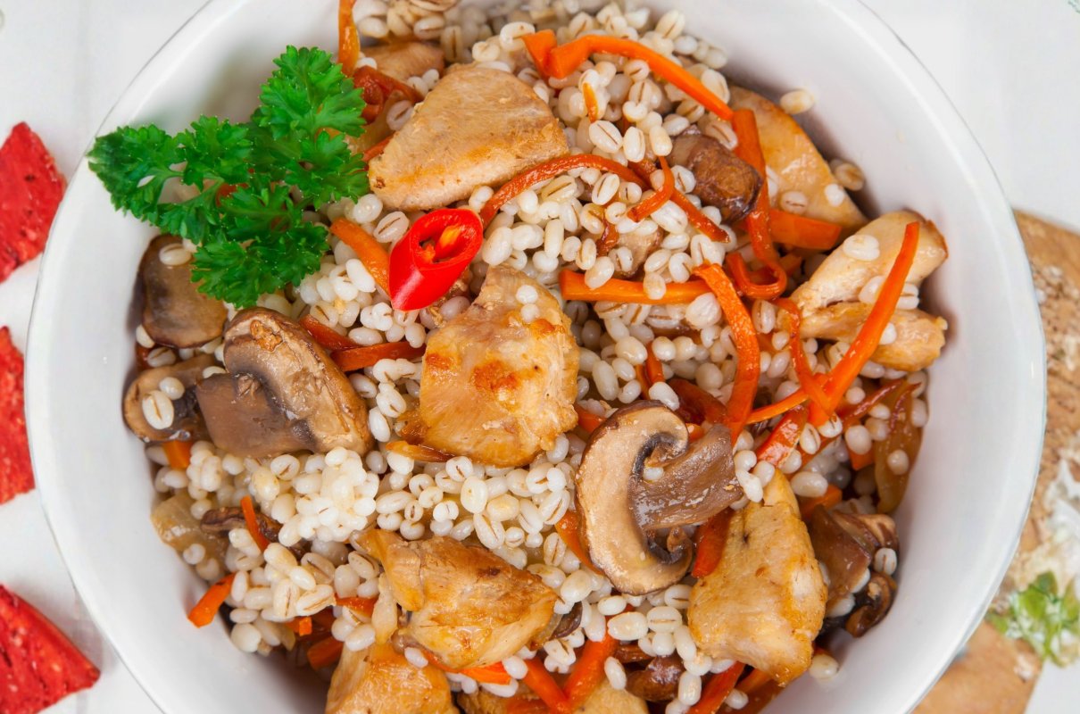 Kasza na obiad. Sycące i zdrowe przepisy z kaszą gryczaną, jaglaną i pęczakiem