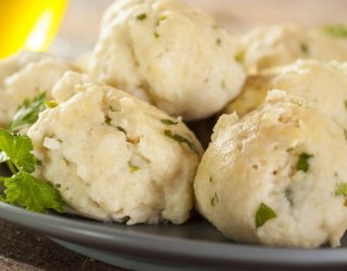 Knedle z czerstwego pieczywa