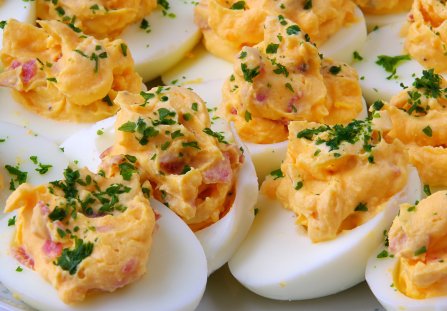 Jajka faszerowane z boczkiem