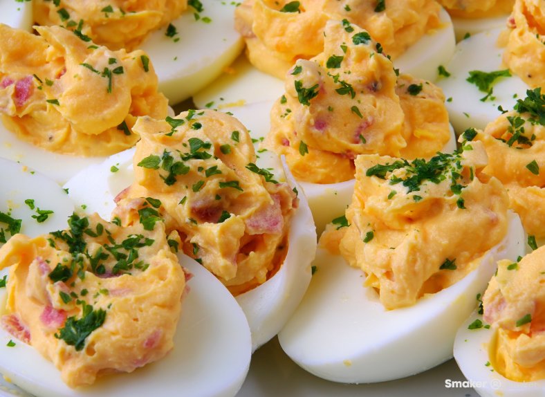  Jajka faszerowane z boczkiem 