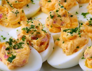 Jajka faszerowane z boczkiem