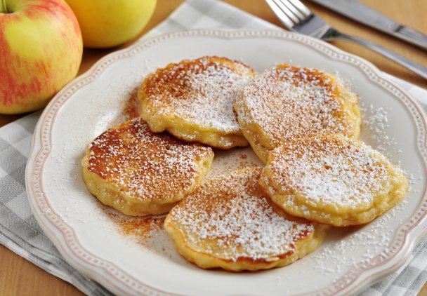 Placki z jabłkami na kefirze