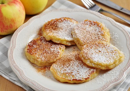 Placki z jabłkami na kefirze