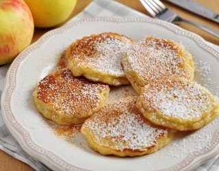 Placki z jabłkami na kefirze