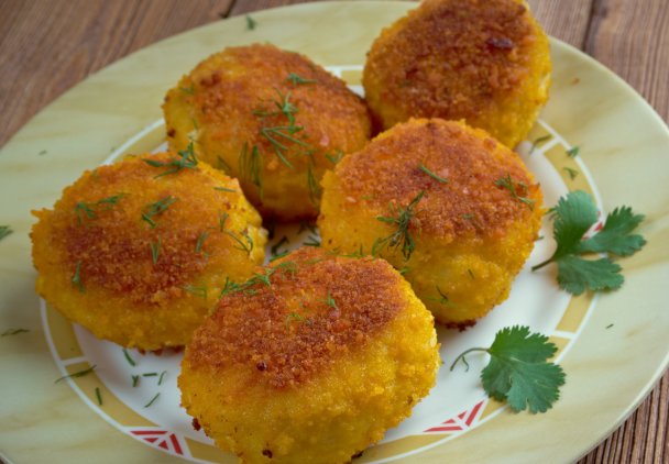 Kotlety jajeczne z serem