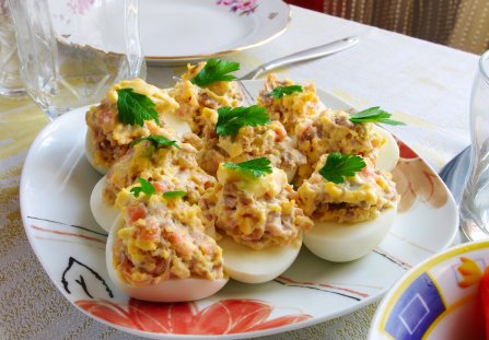 Jajka faszerowane makrelą