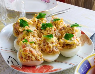 Jajka faszerowane makrelą