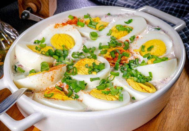 Jajka w pikantnym sosie tatarskim