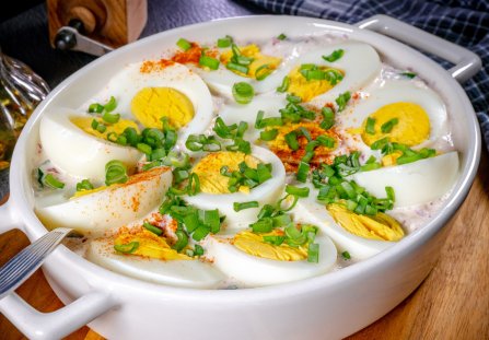 Jajka w pikantnym sosie tatarskim