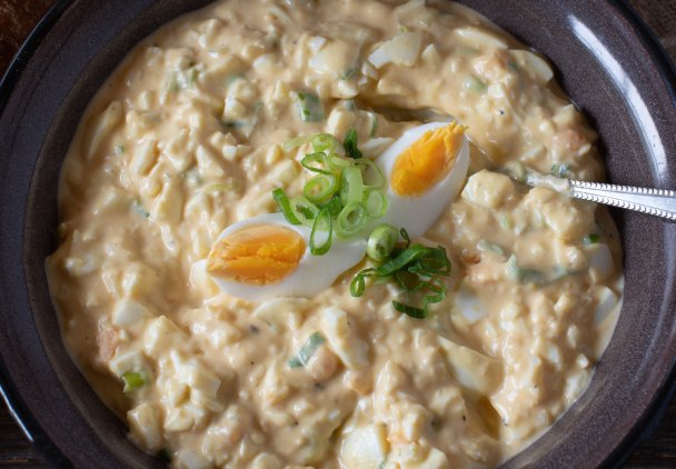 Klasyczna sałatka chrzanowa z jajkiem