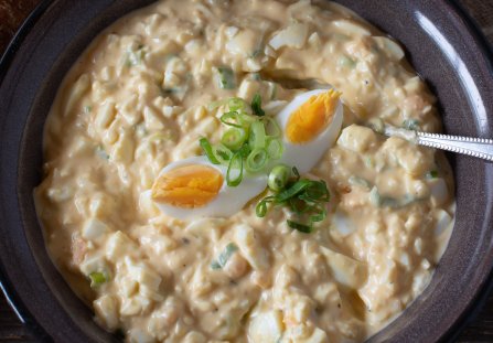 Klasyczna sałatka chrzanowa z jajkiem