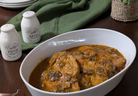 Schab w sosie z pieczarkami i keczupem