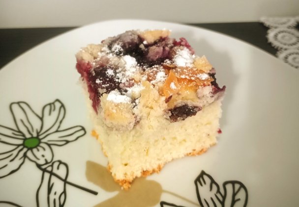 Ciasto na kefirze z owocami i kruszonką