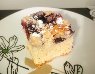 Ciasto na kefirze z owocami i kruszonką