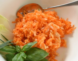 Sałatka z marchwi i jabłka