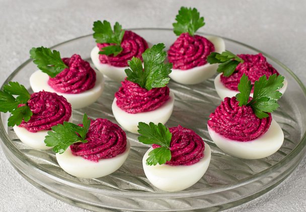 Jajka faszerowane ćwikłą