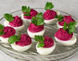 Jajka faszerowane ćwikłą