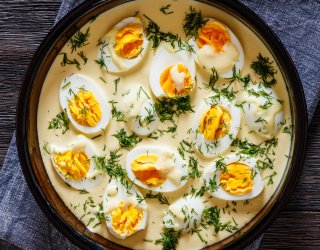 Jajka w sosie musztardowo-chrzanowym