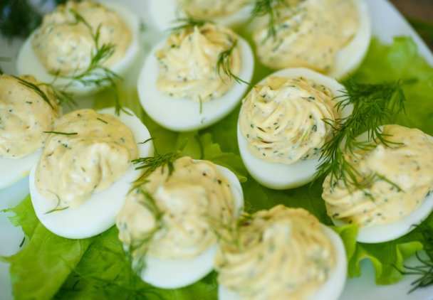 Jajka faszerowane ziołami