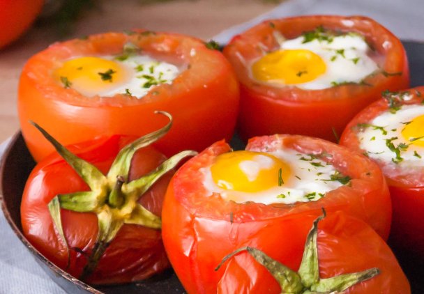 Jajka zapiekane w pomidorach