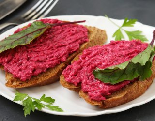 Pasta buraczana z serkiem