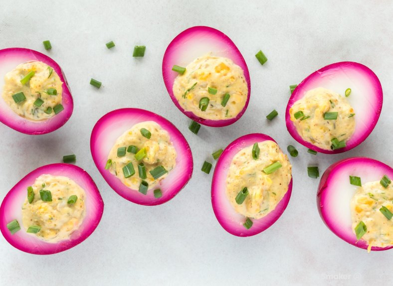  Różowe jajka faszerowane 