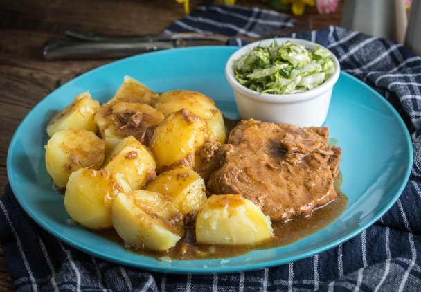 Schab duszony w cebuli