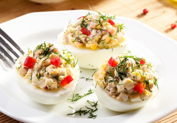 Jajka faszerowane szynką