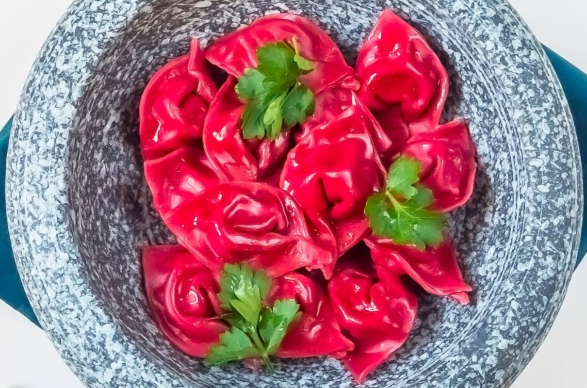 Burak w wersji wytrawnej i słodkiej. Brownie, ravioli i hummus