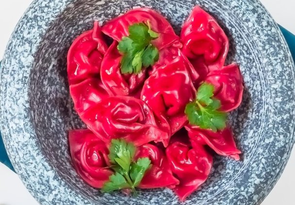 Burak w wersji wytrawnej i słodkiej. Brownie, ravioli i hummus