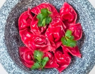 Burak w wersji wytrawnej i słodkiej. Brownie, ravioli i hummus