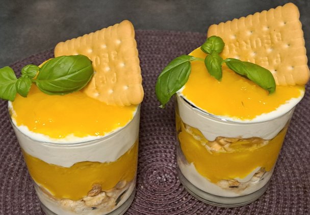 Jogurtowy deser z mango i Pepitkami